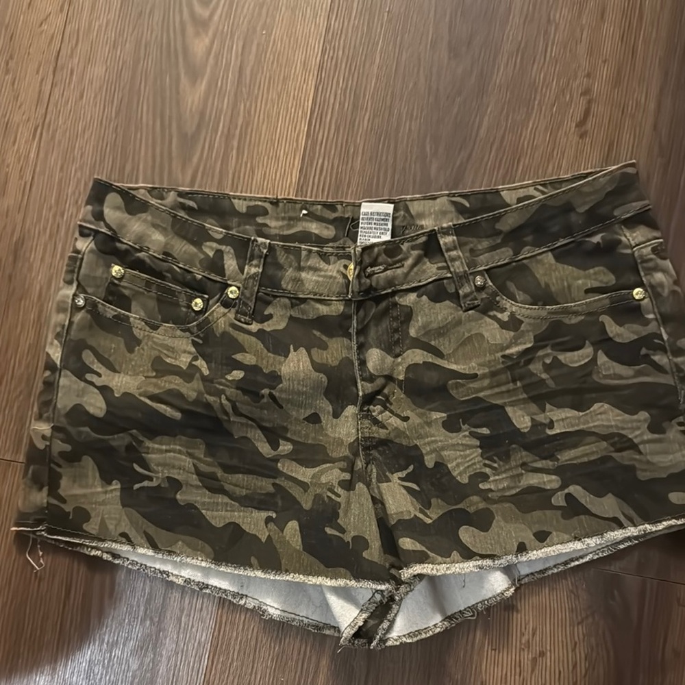 Camouflage Cargo Shorts in Green and Brown